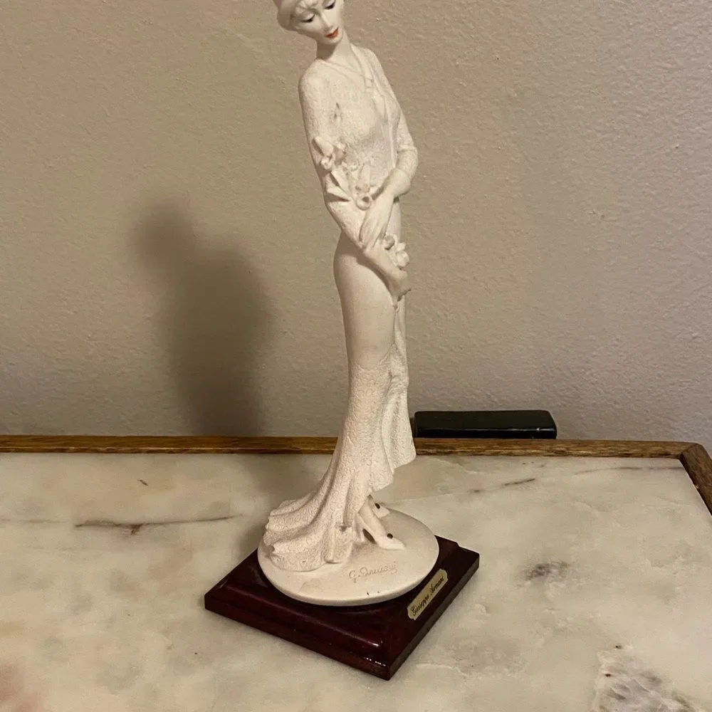 Capodimonte Giuseppe Armani Florence Italy “lady with flowers “ porcelain figure - Picture 7 of 14